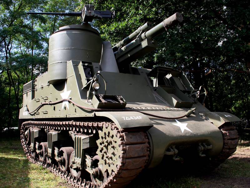 De 105 mm obusier automoteur de M7B2 Priest