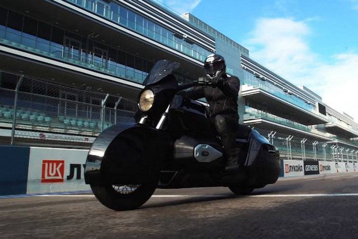 À Sotchi, a testé le prototype lourd de la moto «Ij»