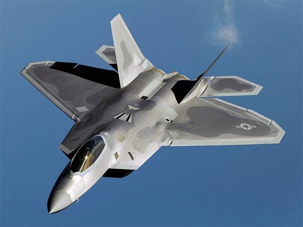 Афіцэр ВПС ЗША паскардзіўся на F-22 Raptor і на расейскіх лётчыкаў