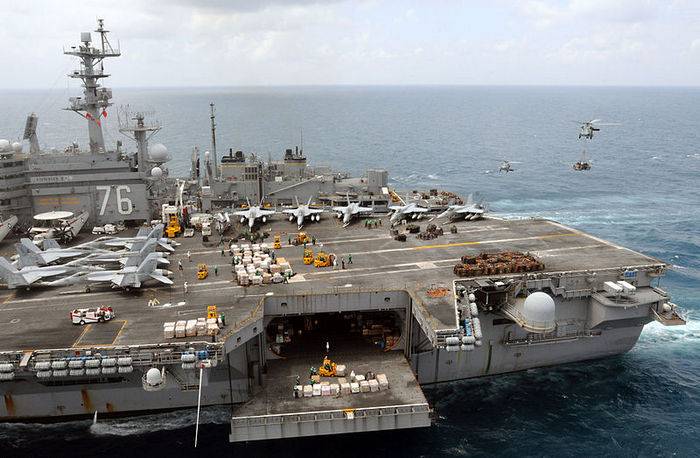I Stillehavet krasjet fly fra den AMERIKANSKE Marinen