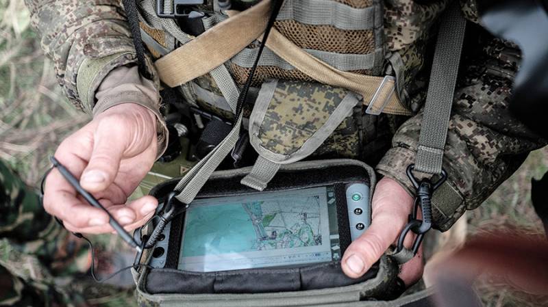 D 'militäresch topographen huelen d' digitalen Kaarten an геоинформационное Simulatioun