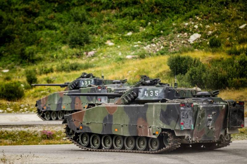 Tschechesch Arméi zitt Schützenpanzer Puma an op der Sich no engem Ersatz Tank T-72