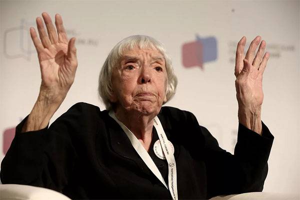The state prize for Ludmila Alexeyeva. Applause!..