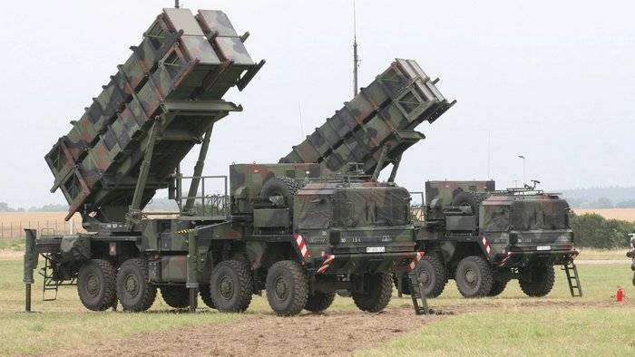 Saudi-RAKETENABWEHRSYSTEM Patriot net abfangen konnt хуситскую Rakéit