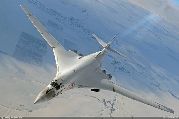 Militäresch Effizienz Tu-160M2 klammen ëm d ' 2,5-fach