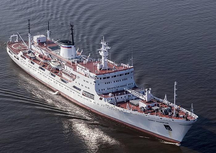 Oceanographic research vessel 