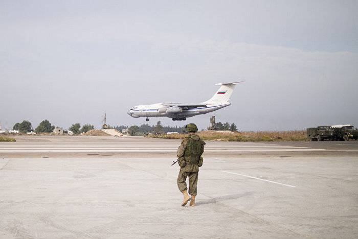 Medien: Militante siwe Fliger zerstéiert VKS Russland beim Spaweck vum Fluchfeld Хмеймим