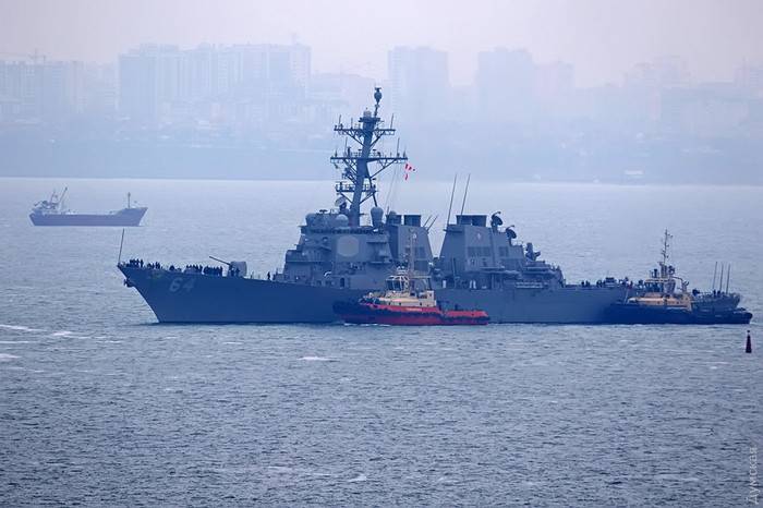 USS Carney har kommit i hamnen i Odessa