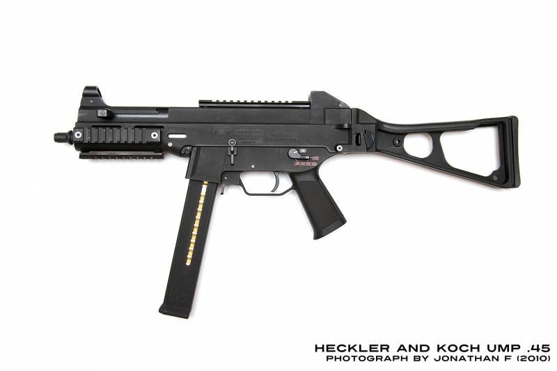 Die stärkste Handfeuerwaffen. Teil 2. Maschinenpistole UMP45 unter der Patrone .45 ACP