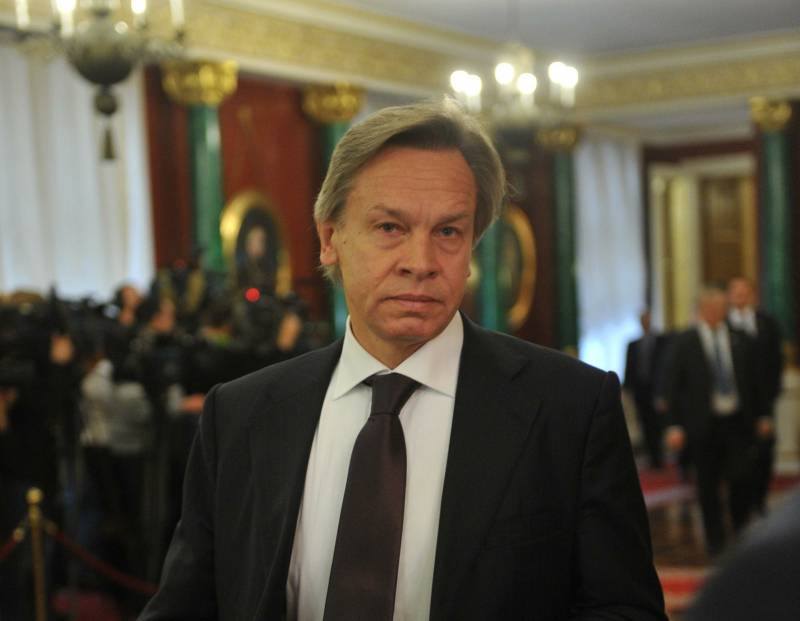 Pushkov kommentéiert déi Virgesinn vun den USA, e neien Anti-Russland Sanktionen