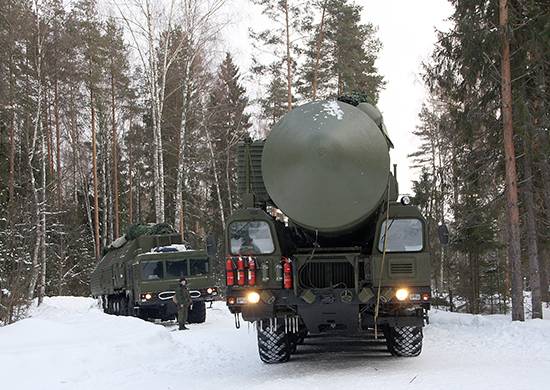 ПГРК «Yars» dans le cadre des enseignements sont sortis sur le poste de terrain dans la région de Novossibirsk