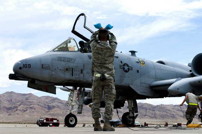 En Drëttel vum Park amerikaneschen Sturmtruppen A-10 Thunderbolt II unerkannt ongeeegent
