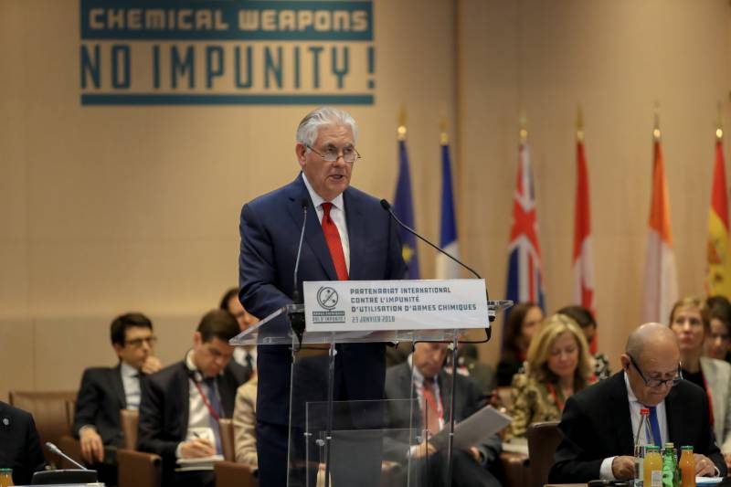 Tillerson leet d 'Verantwortung fir d' химатаку a Syrien Russland