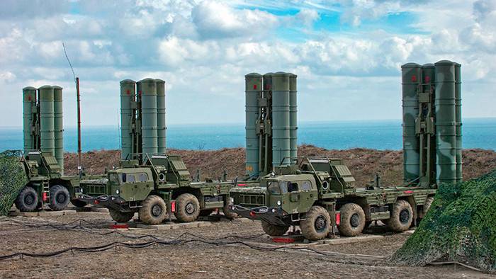 Les MÉDIAS ont rapporté sur la complexité des négociations, de l'Inde et de la fédération de RUSSIE sur l'achat d'un s-400