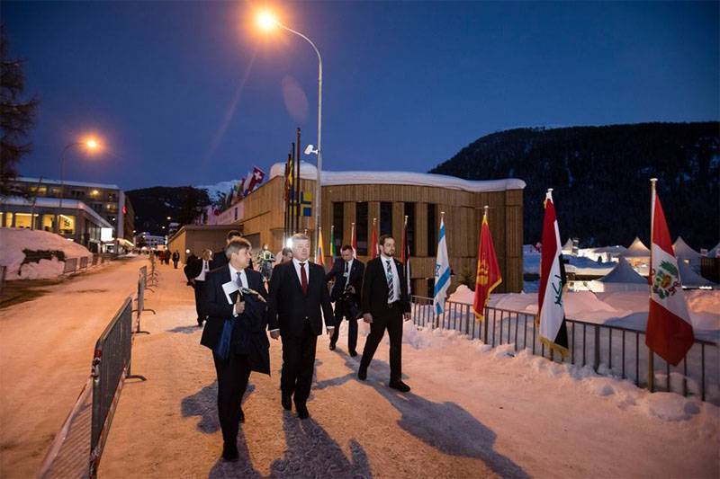 Poroshenko: Russia is waging a hybrid war against the entire free world