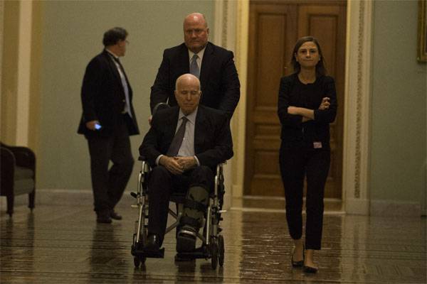 AMERIKANSKE medier: Senator McCain siden begyndelsen af året optræder ikke på Capitol hill