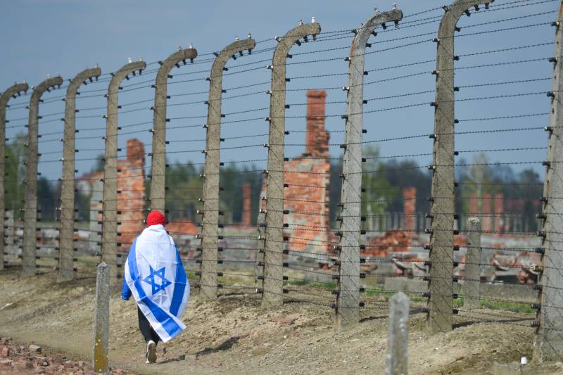 Israelesch Historiker, fir erauszefannen, d 'Wourecht iwwer d' Bezéiung vun de Polen zu de Judden an de Jore vum Zweete Weltkrich