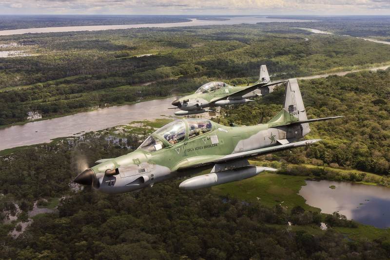 Brasilianesch Il-2. Leichtes Turboprop-Jagdbomber vum Typ Embraer EMB 314 Super Tucano