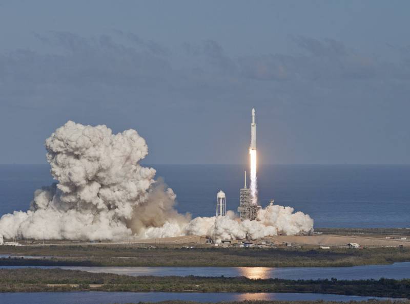 The upper stage of the rocket Falcon Heavy crashed during landing