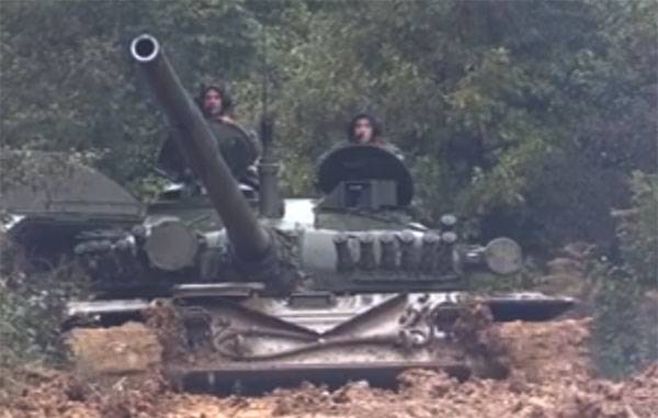 D ' kroatescht Panzer M-84 kréien israelesch Kampfhubschrauber Module