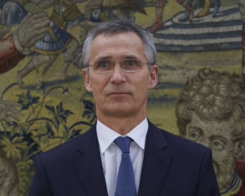 Stoltenberg Schwätzt iwwer d ' dreieinige Aufgab vun der NATO