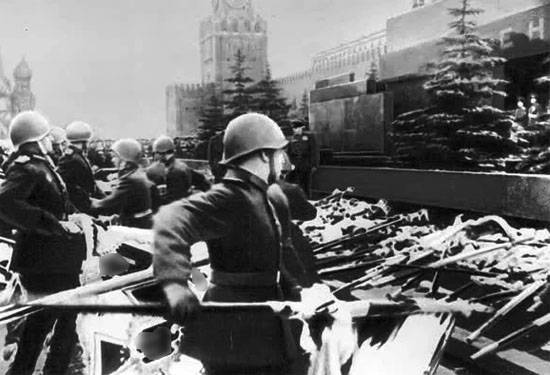 The court overturned a strange penalty for the publication of photos from the Parade of Victory of 1945
