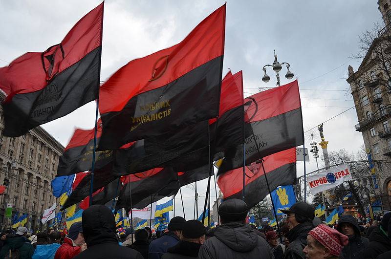 У Кіеве дазволілі вывешваць бандэраўскі сцяг па асобных святах