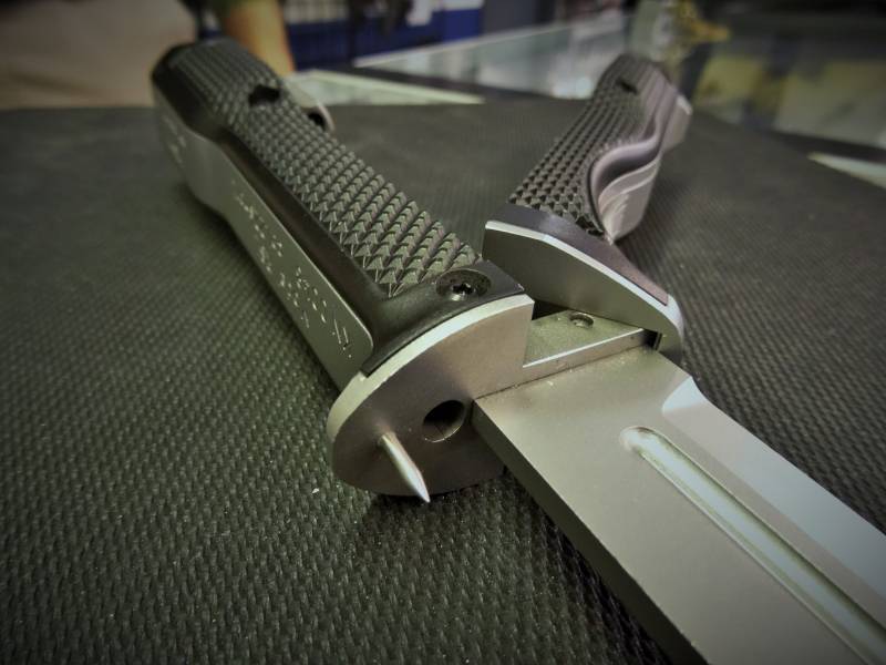 Nye våben 2018: Skydning kniv-pistol Arsenal RS-1
