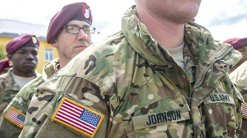 AMERIKANSK militär personal i Sydkorea är inte tillåtet att raka sig och bära örhängen