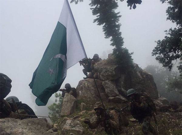 Indiske tropper gennemført en raket angreb på Pakistansk positioner