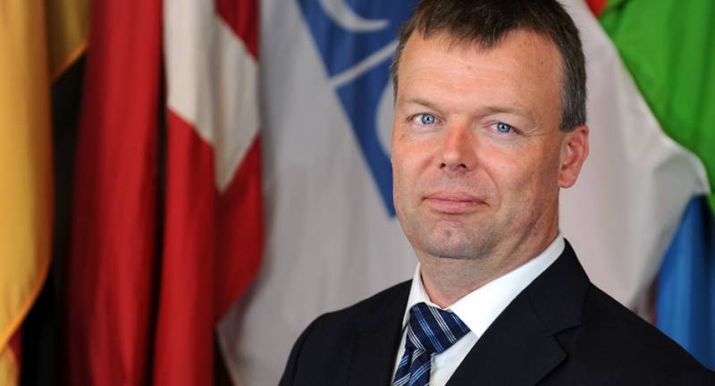 Намеснік кіраўніка СММ АБСЕ: ВСУ парушаюць Менскія пагадненні, прасоўваючыся ў 