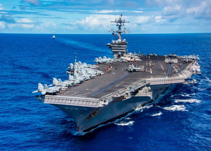 Vietnamien port est allé авианосная le groupe de l'US NAVY