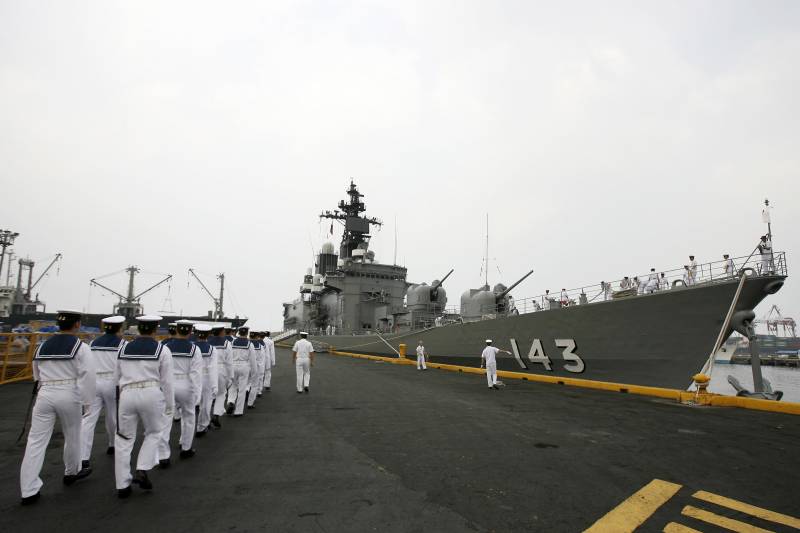 The Japanese Navy is thinking about the acquisition of an oil tanker