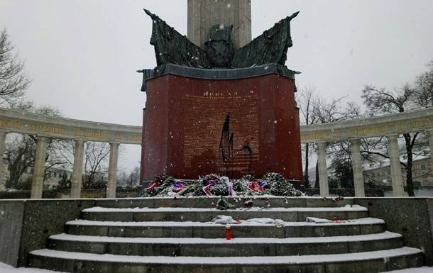 Zu Wien Monument fir sowjetesch Zaldoten geschändet