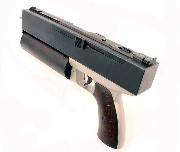 Ungaresch Micro-Uzi. D ' Pistoul Vum Robert Вереша
