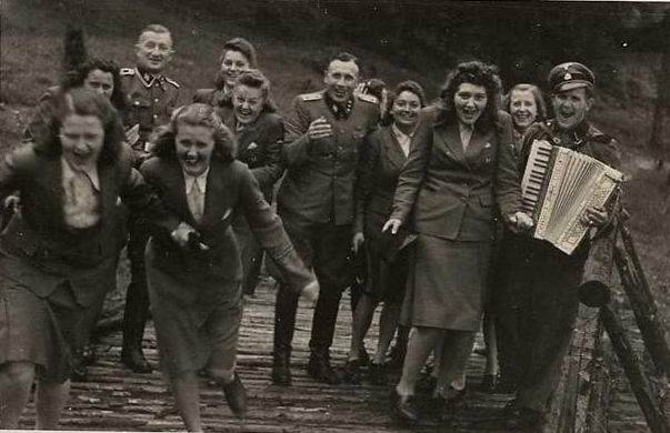 The female face of the Third Reich, or whether you need to review the results