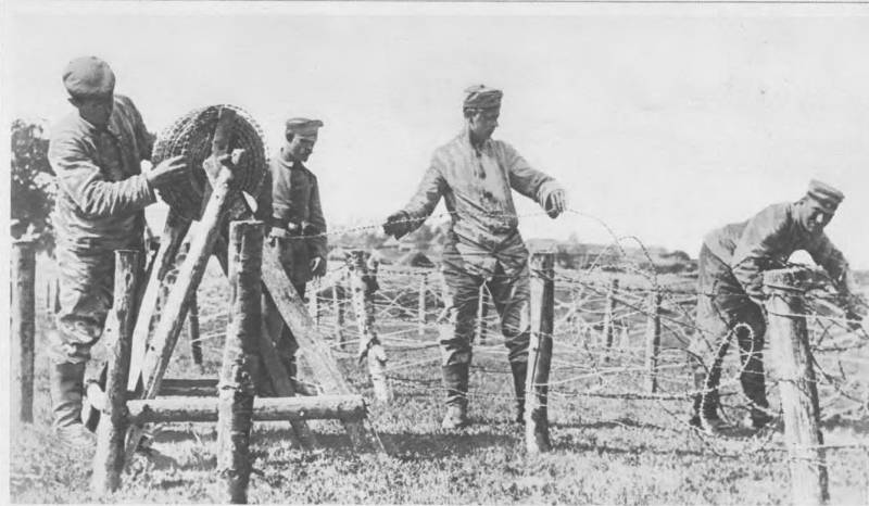 Dans les déserts de fil de fer barbelé. H. 1