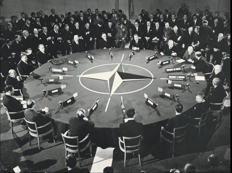 Wéi d 'USA Gaben der UdSSR an d' NATO antrieden