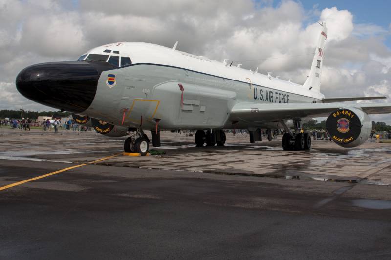 Fly til Usa og ledelse av NATO gjennomført en rekke rekognosering flyvninger på grensen til den russiske Føderasjonen