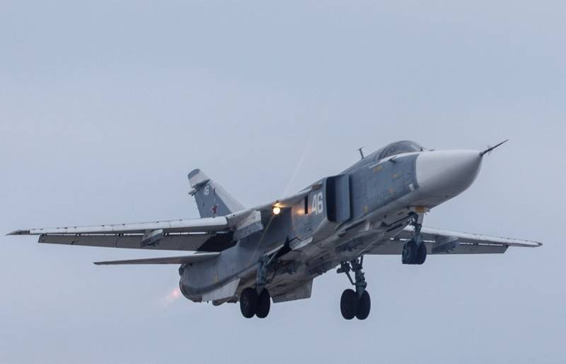 Льотчики ЮВО на Су-24М відпрацювали польоти на висоті 25 м над землею