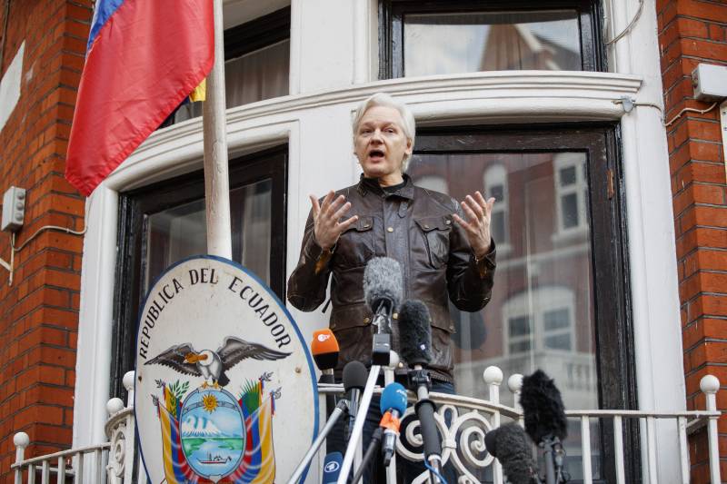 Assange kommenterede redegørelsen kan om udvisning af russiske diplomater