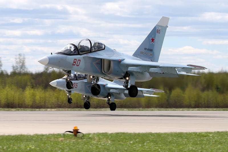 Test piloter har satt flere verdensrekorder på YAK-130