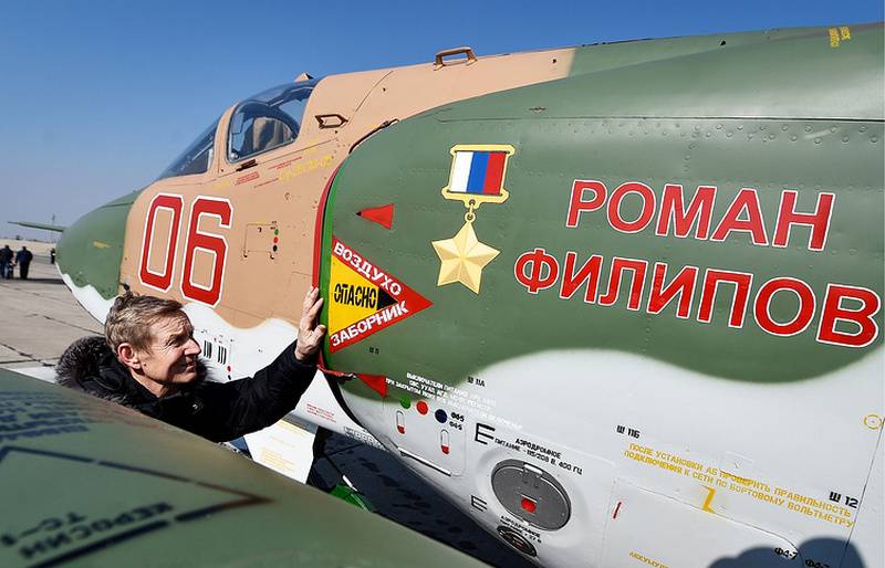 Jagdbomber su-25 VZV zu Éiere vum Helden Russland Roman Filipova