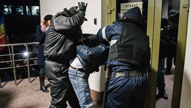 In Chisinau among the protesters identified two dozen provocateurs