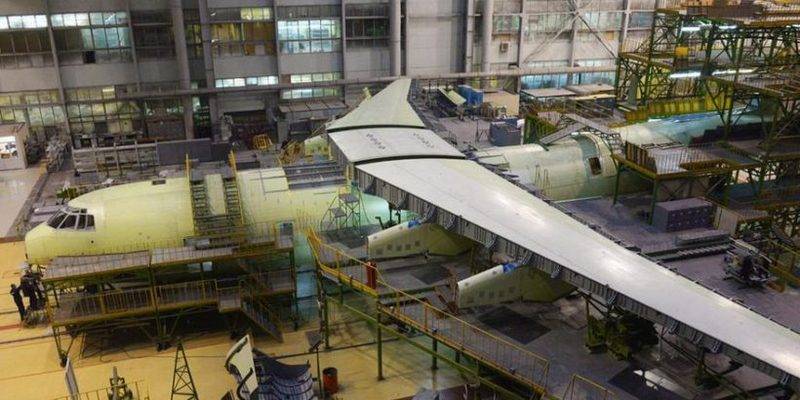 En Ульяновском авиазаводе en marcha de un sistema robótico de ensamblaje de il-76МД-90