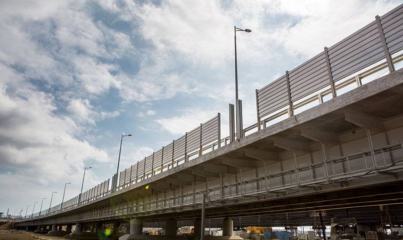 На Крымскім мосце пачалася ўстаноўка шумозащитных экранаў