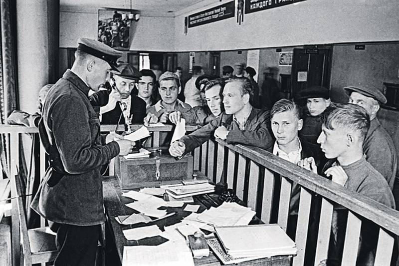 Militär – hundra år. Dag anställda i militära kommissariaten
