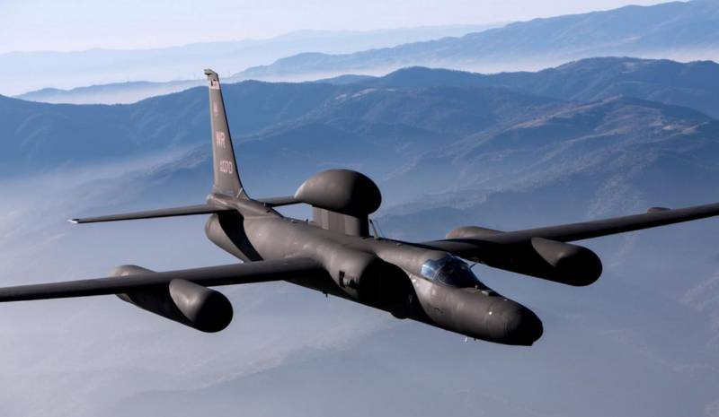 Dragon lady. U-2 svever i himmelen