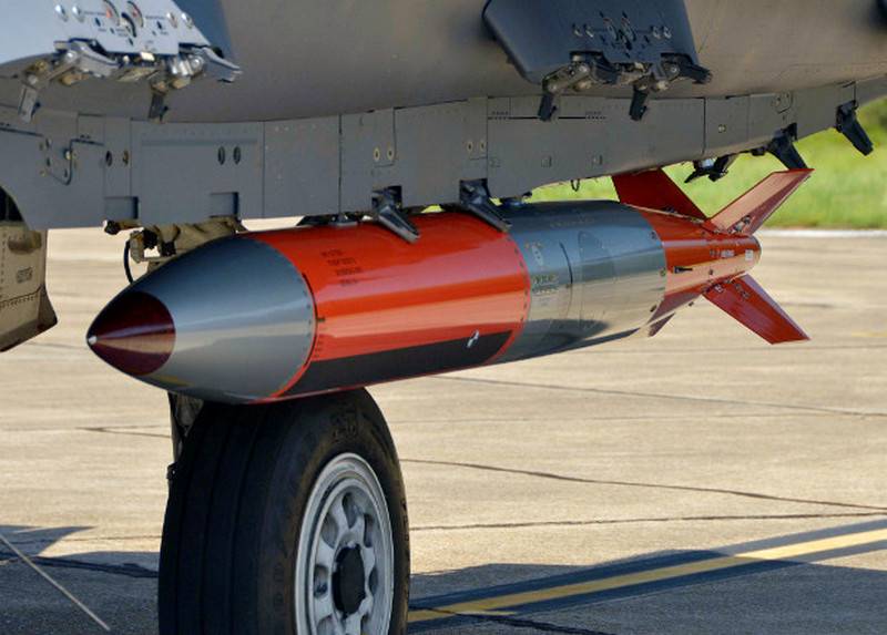 B-61-12 для F-35. США закінчили випробування гравітаційної ядерної бомби