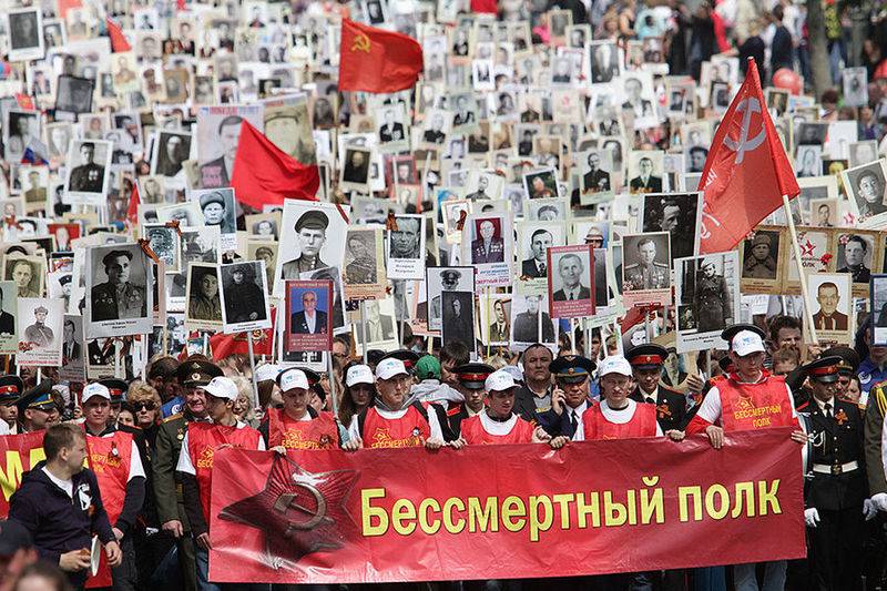 Honnertdausende vu Fotoen... Wladimir Putin huet d ' Quelltext vum 
